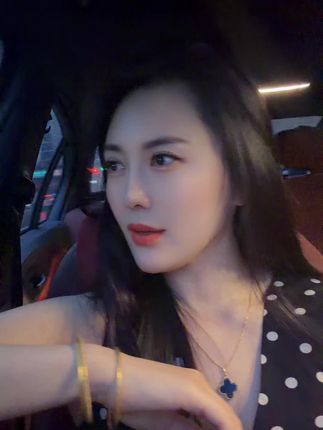 人一定要靠近能托举你的人,计较里生不出慈悲,争吵里养不出优雅,内耗的环境很难滋养出积极向上的你.