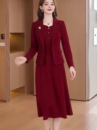 喜婆婆婚宴装女秋平时可穿结婚礼服高贵妈妈红色西装领两件套裙#穿出自己的风格 #谁穿谁好看
