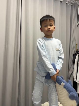 不要看我大大咧咧 对待孩子 我什么事情都会靠先考虑在前面 我不喜欢那种到了那一天需要穿的时候 慌慌张张的那种感觉