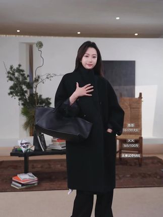 “衣橱里永远缺一件,能镇住场面的经典大衣。🧥#高级感穿搭 #今日穿搭 #大衣 #气场全开 #大衣搭配