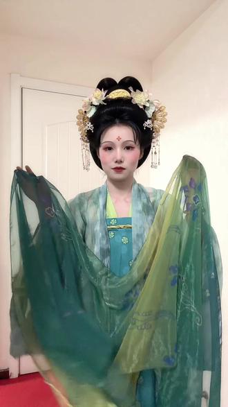 穿个晚唐汉服呀#唐制 #唐制汉服 #双耳结 #披帛