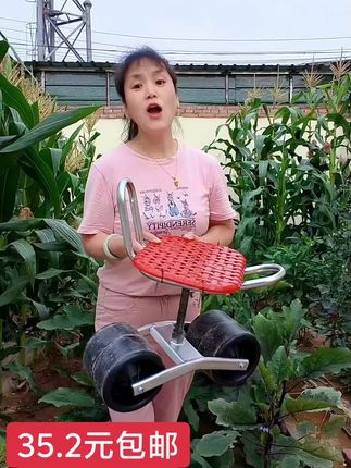 这款大棚“懒汉采摘车”,专治腰疼!解放您的老腰,告别弯腰驼背。在地里摘东西,脚一蹬就能去想去的地方,并且上身座椅可旋转,非常方便!只要一顿饭钱啊,干活儿也能当“懒汉”