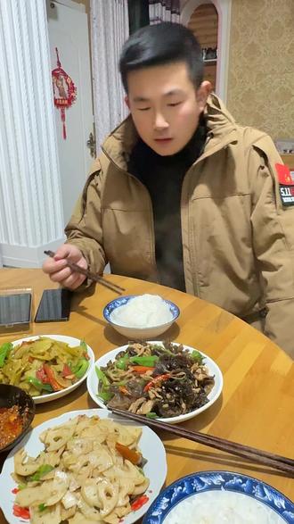 一天伙食标准越来越低!饭也不好吃😵😵