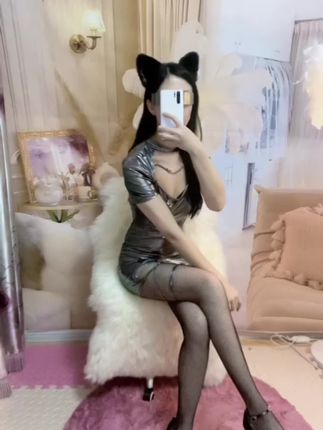以后不知道便宜哪个傻小子?愿意娶我这个87年12月的傻射手,睡我的床,花我的钱,惹我生气,我还得惯着他?@抖音小助手 #上热门 #射手座 #黑丝搭配 #娶我回家