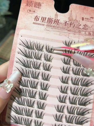 你不会还在这样贴睫毛吧!天呐!这个新品睫毛上眼也太好看了吧!有它谁还去嫁接睫毛呀!#假睫毛 #睫毛精 #睫毛 #嫁接感假睫毛 #眼妆