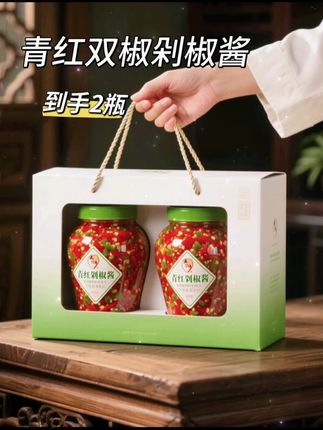 青红剁椒酱,让你的味燃起来!今天我要给你们安利一款--青红剁椒酱!这款酱料选用当季新鲜辣椒,辣而不燥,鲜香脆爽,简直是拌饭、拌面、夹馒头的绝配,拌饭:将热腾腾的白米饭与青红剁椒酱混合,,每一粒米饭都裹满了酱料的鲜美味道,让人欲罢不能,拌面,将煮熟的面条与青红剁椒酱搅拌均匀,面条吸收了酱料的精华,,口感滑爽,辣中带香,让人回味无穷,夹馒头:将馒头掰开,夹入适量的青红剁椒酱,一口咬下去,,酥软的馒头与鲜辣的酱料完美结合,让人陶醉其中。#青红剁椒酱 #下饭神器 #百搭酱料 #妈呀太香了#超便宜超划算 @DOU+小助手 @DOU+上热门
