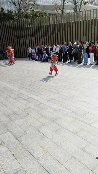 #上热门 #小时迁陈楷铭 #小梅沙海洋世界 来看英歌啦,14:30海洋世界门口,表演完马上去海滨公园刷码进去,时间正正好✌