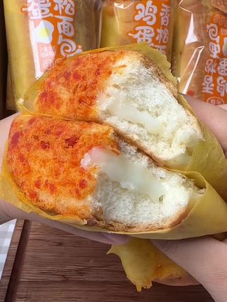 家人们!这款鸡蛋香松面包我当早餐吃1个月了!Q弹蛋皮搭配香松和沙拉酱,一口咬下松软可口,营养健康又安心#鸡蛋香松面包 @抖加🔥上热门🔥dou+🔥热点宝 @DOU+小助手 @DOU+上热门
