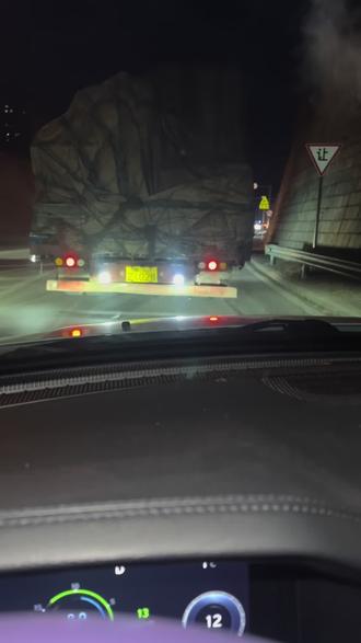 大哥你这车里装的是什么呀#原创视频