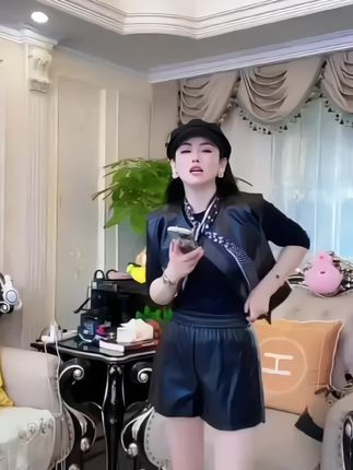 休闲短裤女秋冬外穿松紧腰高腰显瘦a字阔腿皮裤小个子打底靴裤#皮裤 #皮短裤 #皮短裤穿搭 #皮短裤女 #女士皮短裤