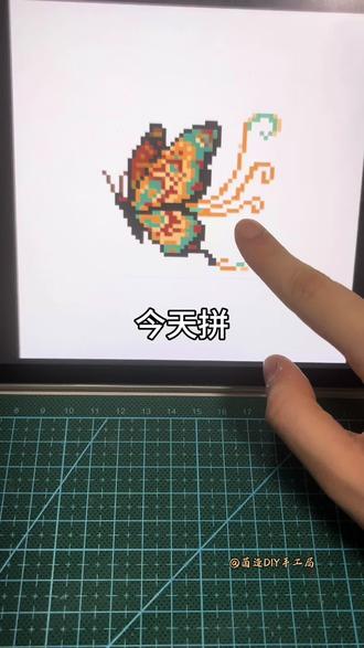 ⌛️从壁画到拼豆 这只敦煌蝶飞了一千年🦋 图纸来源🍠:@他的猫叫咖儿 #晒出我的拼豆作品 #我在抖音玩拼豆 #敦煌 #传统文化 #解压