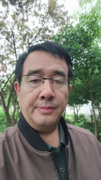 今天为大家分享杜甫的《望岳》。