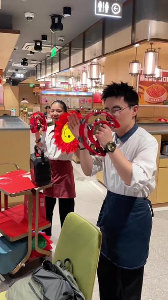 吃海底捞终于不用卡时间了。全周都可以来,左下角团购超划算,快囤!#一起吃海底捞带娃没烦恼 #海底捞有料家庭套餐#海底捞火锅 #海底捞 #冬日溜娃好去处