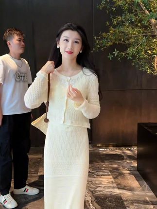 法式温柔风镂空钩花针织开衫半裙套装#设计感穿搭#时尚穿搭#气质穿搭#减龄穿搭 #谁穿谁好看系列