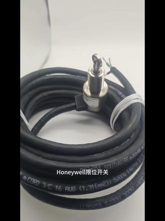 Honeywell限位开关21CH38-18是一款具有特定功能和性能参数的工业用限位开关,以下是其详细介绍:
- 基本信息:品牌为Honeywell,产品类型为限位开关,属于密封型航空开关,执行器样式为滚轮柱塞式。
- 电气参数:触点形式为SPDT(单刀双掷),直流电压额定值为28VDC,电流额定值为4A。
- 机械参数:操作力为6lb到12lb(约26.7N到53.4N),端接类型为引线式,安装方式为面板安装,外形尺寸约为25.4x25.4x76.23mm,单位重量为737.1g。
- 其他特性:非照明型,RoHS状态为过渡中,原产国为美国,符合EAR99出口管制分类。