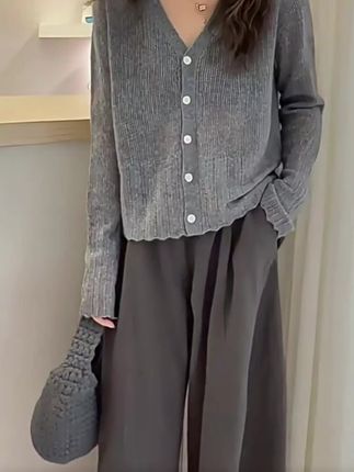 V领软糯针织开衫女2025秋季新款胖mm别致设计感洋气减龄毛衣外套#高级感穿搭 #穿搭穿搭 #高级感搭配 #穿搭搭配 @木辛休闲服装