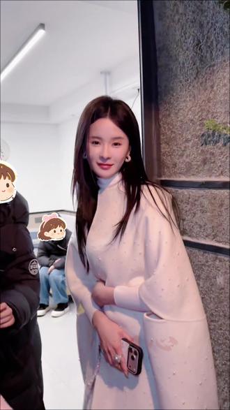 由衷为《女相师》喝彩,不负众望,实至名归。娜宝与所有娜娜米,一同扬起嘴角,笑靥如花,共赴璀璨。恭喜话题量破10亿,龙问心,未来可期,继续闪耀!🎉#孟娜 #女相师 #星光落渔火 #向全世界安利