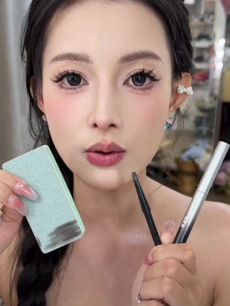 AKK自动砍刀野生眉眉笔上色硬芯眉笔新手防汗雾眉学生细头不晕染#眉笔 #野生眉 #新手野生眉画法  #美妆推荐 #眉笔种草