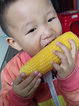 #十月糯玉米 老人小孩都喜欢吃的糯玉米棒子,软软香甜,我家几个月的宝宝都喜欢吃,姐妹们快来试试吧