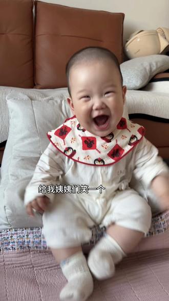 在做妈妈的日子里 每天都很幸福
爸爸妈妈的帮扶 老公的支持 让我可以放心大胆追求自己的事业
每天和儿子一起“打怪”
团团 咱俩和爸爸一起 肩并肩
去享受生活叭~ #妈妈