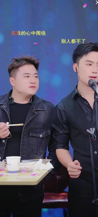 @昊文🍊星城 @昊文生活号🍊 高情商对话太圈粉~💬句句说到心坎里,这互动氛围谁能不爱?✨你被哪句戳中了?