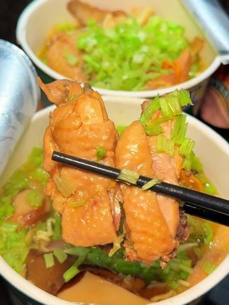 夜宵吃个菌菇炖鸡面吧! #寻味烟火气 #广州美食