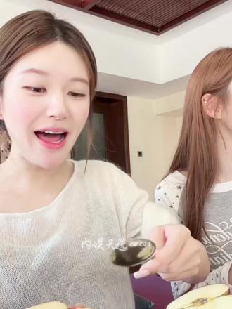 一小时一千万 三小时两千万 六小时三千万 感谢每位助农人 感谢赵露思近7小时 又讲又吃
7个小时的认真讲解 0佣金0报酬 善良是她的底色
最终三千万达成 也希望露思和农户和我们都千万要平安 千万要幸福 千万要健康 #赵露思 #zls #助农 #赵露思助农