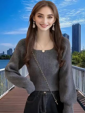 姐妹们!这件灰色短款方领针织衫真的绝了~春秋季节必备的百搭内搭,灯笼袖设计修饰手臂线条,方领小心机露出锁骨,温柔又显脸小!短款版型提高腰线,显高显瘦不在话下~ 面料软糯亲肤,贴身穿超舒服,不起球不扎人,单穿就很有气质,配西装、风衣、针织马甲都好看,通勤约会都能轻松驾驭! 无论是搭配高腰裤还是半身裙,都能轻松穿出韩系小姐姐的氛围感~灰色低调百搭,不挑肤色不挑年龄,80-150斤都能穿,真的闭眼入不踩雷!#春秋穿搭 #减龄显瘦穿搭 #高级感穿搭 #强烈推荐 #时尚百搭 @抖加🔥上热门🔥dou+🔥热点宝 @DOU+上热门