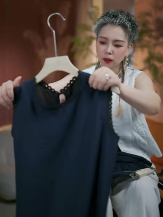 夏季薄款无袖上衣洋气显瘦加松紧腰休闲阔腿垂感时尚套装,#谁穿谁好看 #无袖洋气#休闲裤#时尚套装