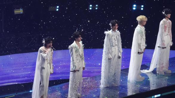 七匹狼《你不知道的事》我心目中D2的top1,五个人的声线竟然这么合,就是很好听啊#荣耀之战 #TFing #余宇涵 #演唱会