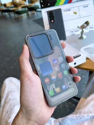 高级磨砂手机壳,手感冰冰凉凉的。不沾指纹和手汗,极简的设计风把高级感拉满!#手机壳 #手机壳高级质感 #极简风 #高端手机壳 #好物推荐🔥