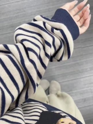 #慵懒风穿搭 啊啊啊!终于挖到我的人生理想卫衣,藏青色巨巨巨显白好看#条纹控 #卫衣 #休闲百搭