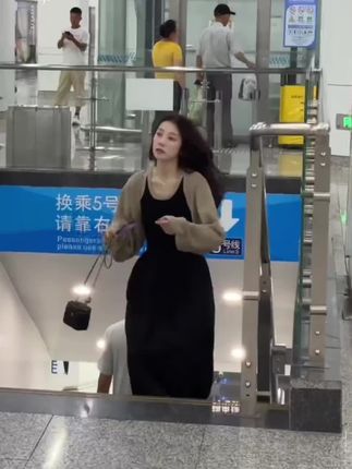 #ootd穿搭 #出游穿搭 #韩系穿搭 #温柔穿搭 #显瘦穿搭