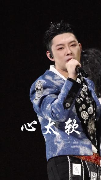20251214
新专辑新歌首唱《心太软2025》
1:10来看对视@宝石Gem
#宝石老舅 #宝石gem #演唱会 #舞台 #董宝石