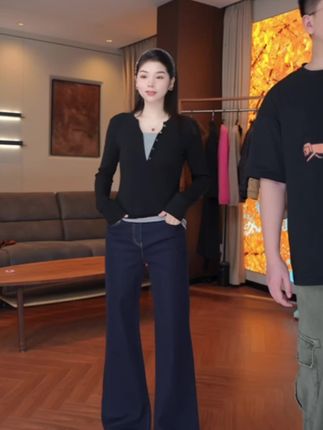 #dou上热门 专柜同款 性价比超高的一件T恤 非常显瘦 弹力巨大 柔软细腻不起球容易打理 假两件设计灰黑撞色绝了Tender Jinger百搭长袖假两件拼色针织打底衫#简约大气 #极简穿搭 #潮流时尚穿搭 #显瘦穿搭 @DOU+小助手