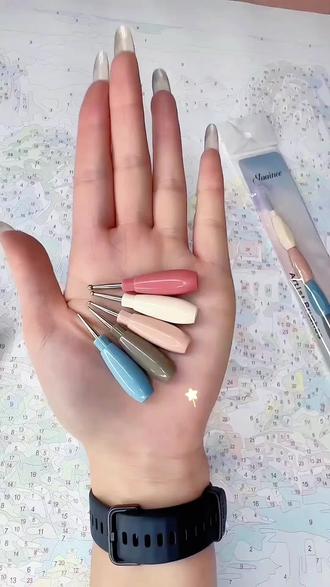 这小轱辘棒子你有点意思耶。小钢球出场,我看谁还嫌笔刷软#稀溜溜 #邪修画笔 #画画 #数字油画