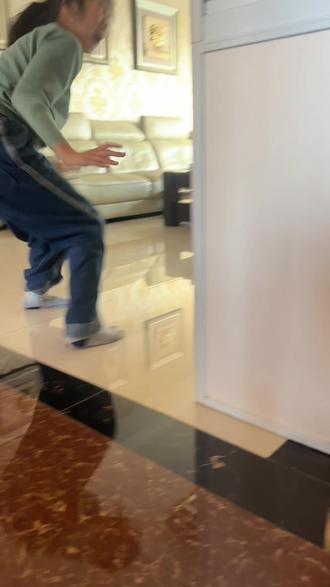 #恐怖 #清道夫 #萌娃搞笑日常 清道夫有慎人的花纹,再也不敢看了。