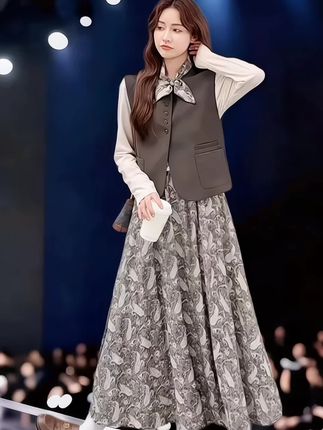 #森系少女感穿搭 #早秋贵气感穿搭 #通勤穿搭如何摆脱土气感 #今天穿什么 #女装