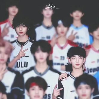 拍合照下意识比出他最爱的反手比耶 王橹杰你偷偷看了穆祉丞的照片多少次呢#橹穆 #271199 #真爱降临 #杰丞