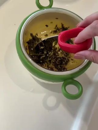 一岁宝宝自主进食真的很简单!工具选对了很重要!宝宝能做到勺饭不洒,大口大口往嘴里送,他会越吃越来劲的!#宝宝吃饭 #宝宝碗 #宝宝餐具 #辅食碗 #鹰嘴碗