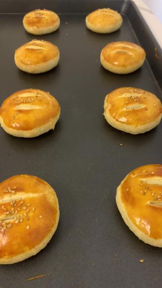 #烘焙教程 #面包🍞 #烘焙新手 #纯手工制作美食 老婆饼里真的没有老婆。