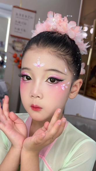 六一儿童化妆详细教程分享 #儿童舞台妆 #压花 #彩绘 #学化妆