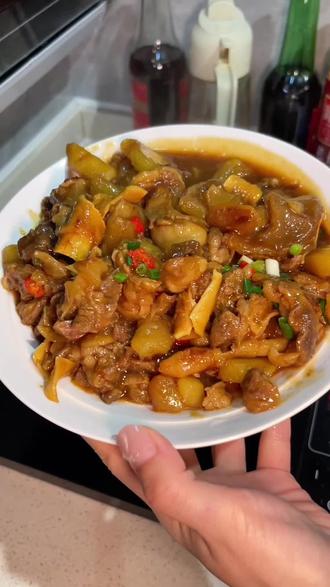 家庭版 筋头巴脑炖土豆教程来喽 喜欢可以试试哦 特别好吃 也是一道硬菜了#东北人 #家常菜教程 #幸福东北人 #筋头巴脑家常做法 #真实生活分享计划