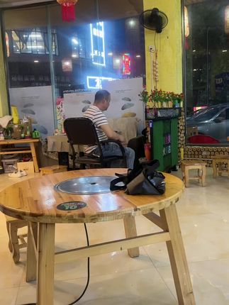 姐妹们快点啦,肤颜美白淡斑精华液现在买太划算了,9块9到手三盒,足足30只。