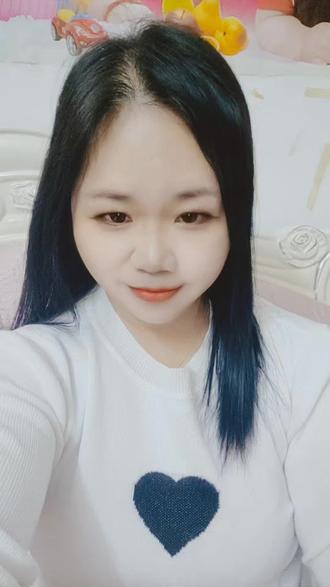 可怜哦,不像有些人呐两个人挤一张床,还一男一女🙈🙈