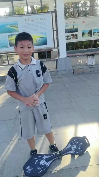今天教大家游龙板的上板和滑行#游龙板 #酷爱运动的小男孩 #教学