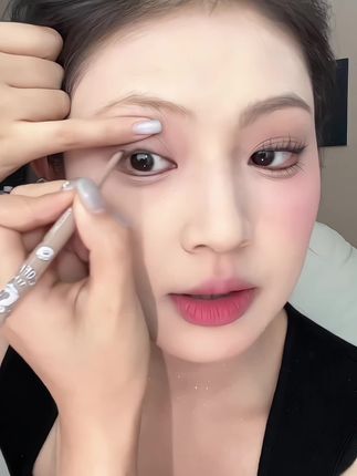 自带刀锋刷的胶笔能有多好用~手残党也能轻松画出完美眼线的秘密,眼线下至卧蚕就靠一个它~#眼线胶笔#手残党画眼线 #超便宜超划算 #眼线胶笔