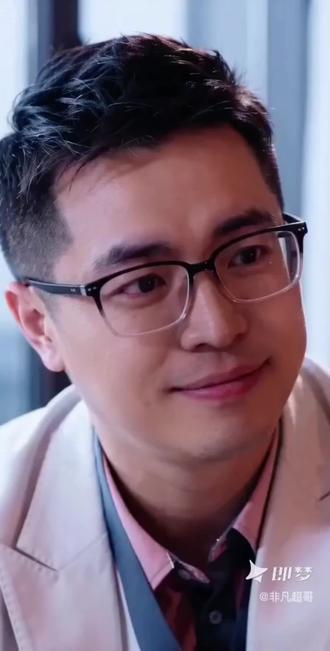 我爱你,不是因为你完美,而是因为与你在一起时,我找到了灵魂的归宿。你的存在,让我的世界有了温度,让我的生命有了意义。🌹♨️#正能量#西装告白时刻#爱情#触及真心#每日分享