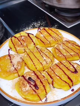 玉米糍粑一口下去软糯香甜,真的太好吃了!#玉米糍粑 #玉米糍粑做法 #糍粑 #强烈推荐