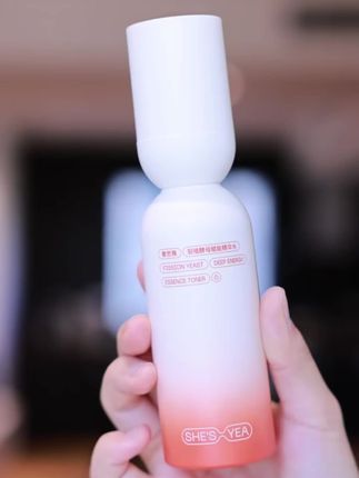 敏肌必备!抗老修护快乐水 尤其是强敏感肌, 或者do完脸皮肤脆弱, 还想要抗老的姐妹, 这瓶水你一定要买! 修护跟抗老都做到了极致! 一百多块钱哦, 真比很多大牌的精华水都高效! ! #修护水乳#敏感肌#奢思雅#奢思雅绷带